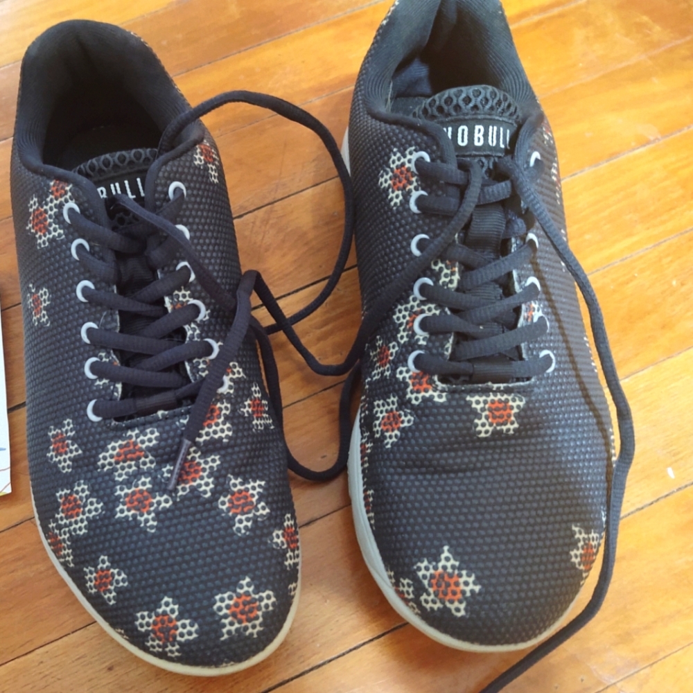 NOBULL cross trainers navy daisy women size 10